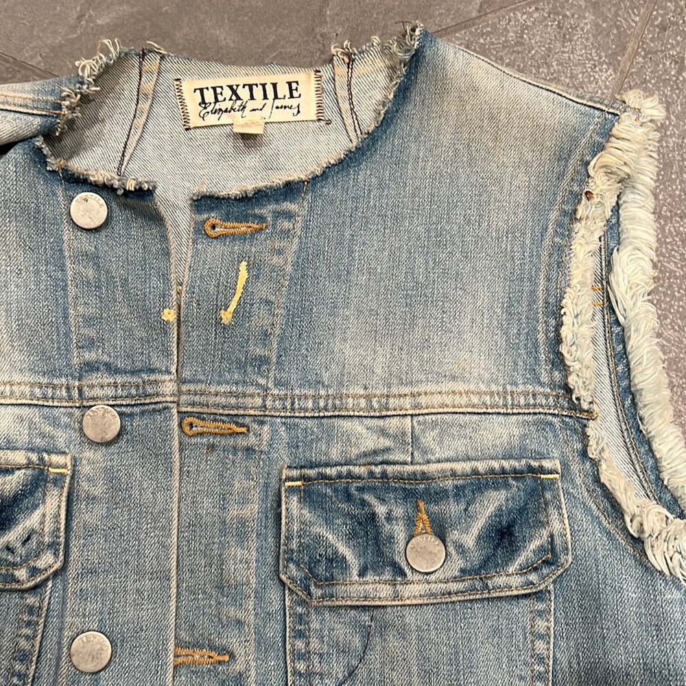 Denim vest 🌙 Vintage Vibe 💙 High quality - well made and rare to find nowadays